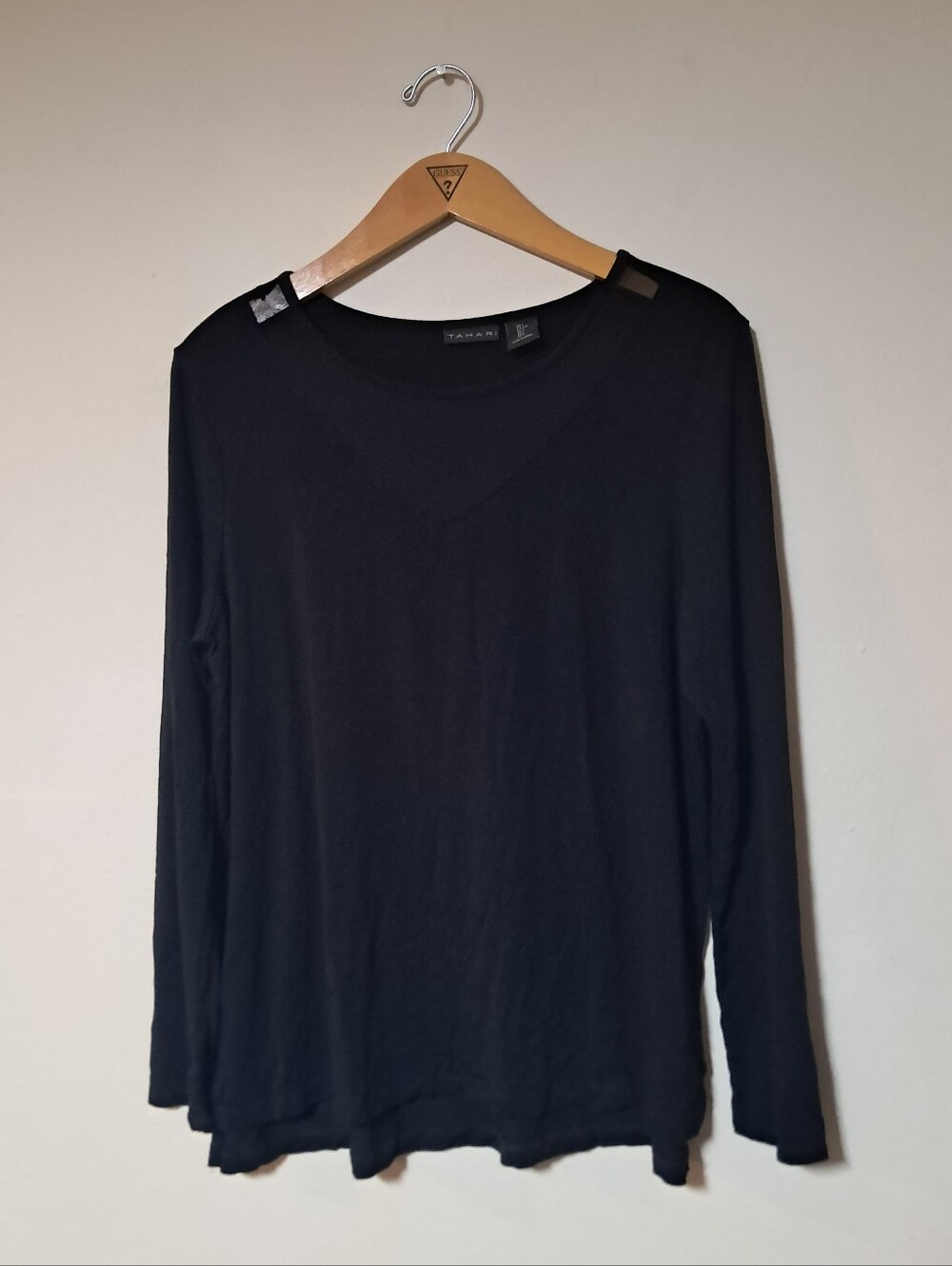 Tahari Black Long-Sleeve V-Neck Women's Knit Lightweight Top Mesh Detail Sz. L